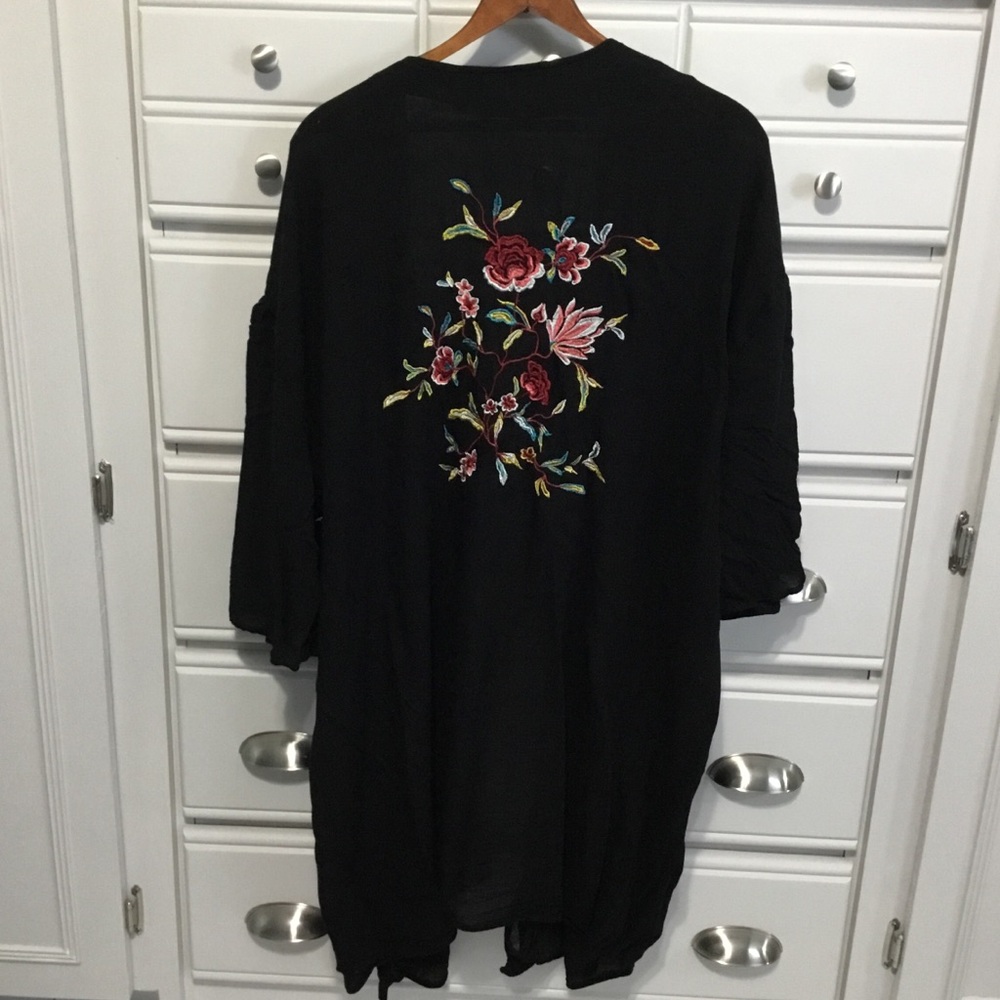 Boutique Brand Embroidered Floral Kimono 3X